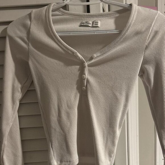 Hollister Co. Women's White T-shirt - Picture 3 of 3